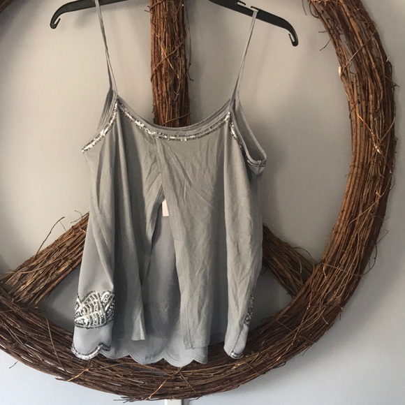 NWT Split back scallop hem strappy tank! - Picture 4 of 5